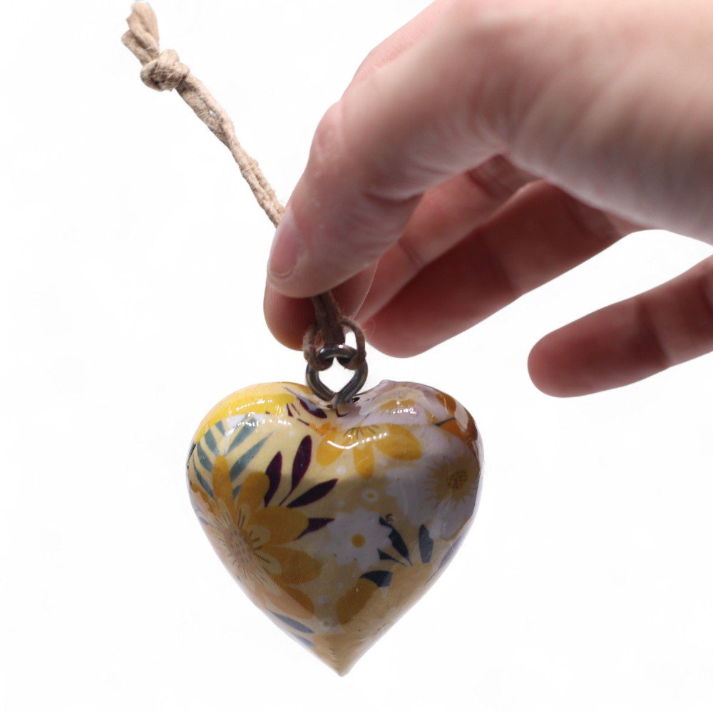 Grands cœurs décoratifs en bois - Motif floral jaune