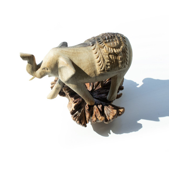 Sculpture artisanale en bois représentant un parasite - Éléphant qui marche