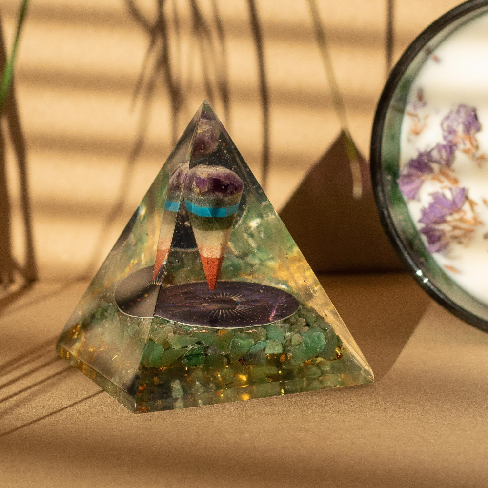 Pyramides d'organite Med 7x6cm - Pendule - Paillettes d'aventurine verte