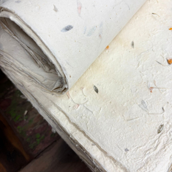 Papier d'emballage et de loisirs créatifs Lokta 51 x 76 cm - Coton à motifs floraux variés