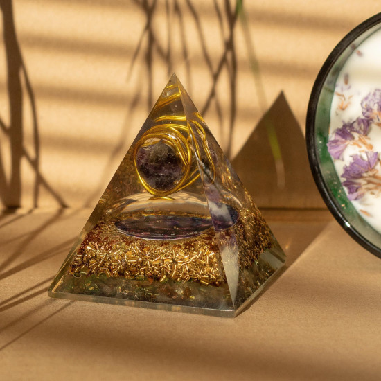 Pyramides d'organite moyenne 7x6cm - Améthyste enveloppée - Éclats de cuivre