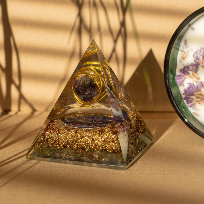 Pyramides d'organite moyenne 7x6cm - Améthyste enveloppée - Éclats de cuivre