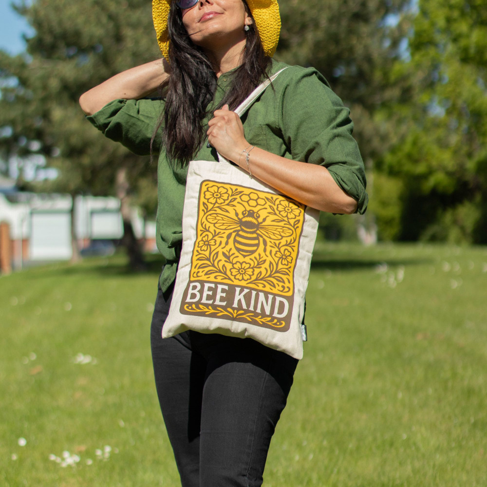 Sac cabas iconique Toni de Nomad Sari - Bee Kind - Naturel 283 ml