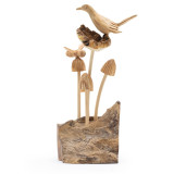Sculpture artisanale en bois représentant un parasite - Oiseau et abeille sur des champignons