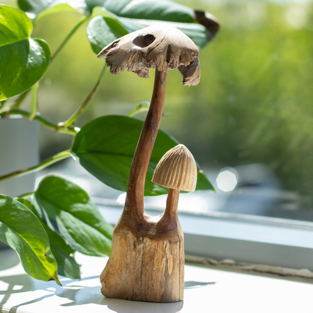 Sculpture artisanale en bois représentant un parasite - Ensemble de deux champignons