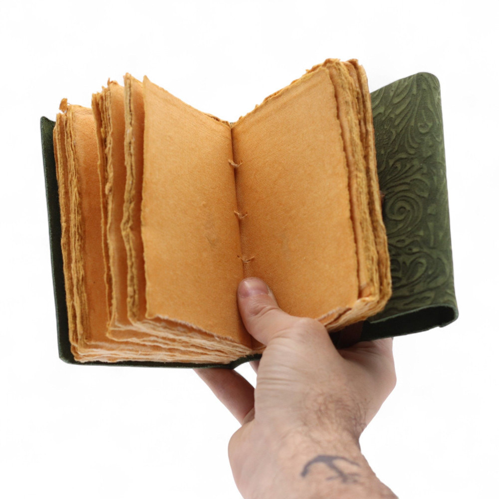 Carnet en cuir épais à bords frangés - Motif labyrinthe vert - 12,7 × 8,9 cm