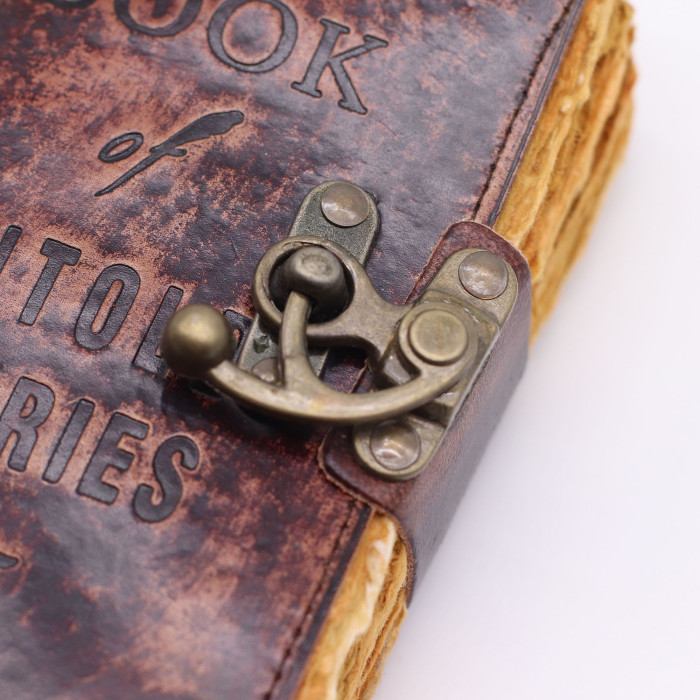 Carnet en cuir épais à bords frangés - Le livre des histoires inédites - 15 x 10 cm