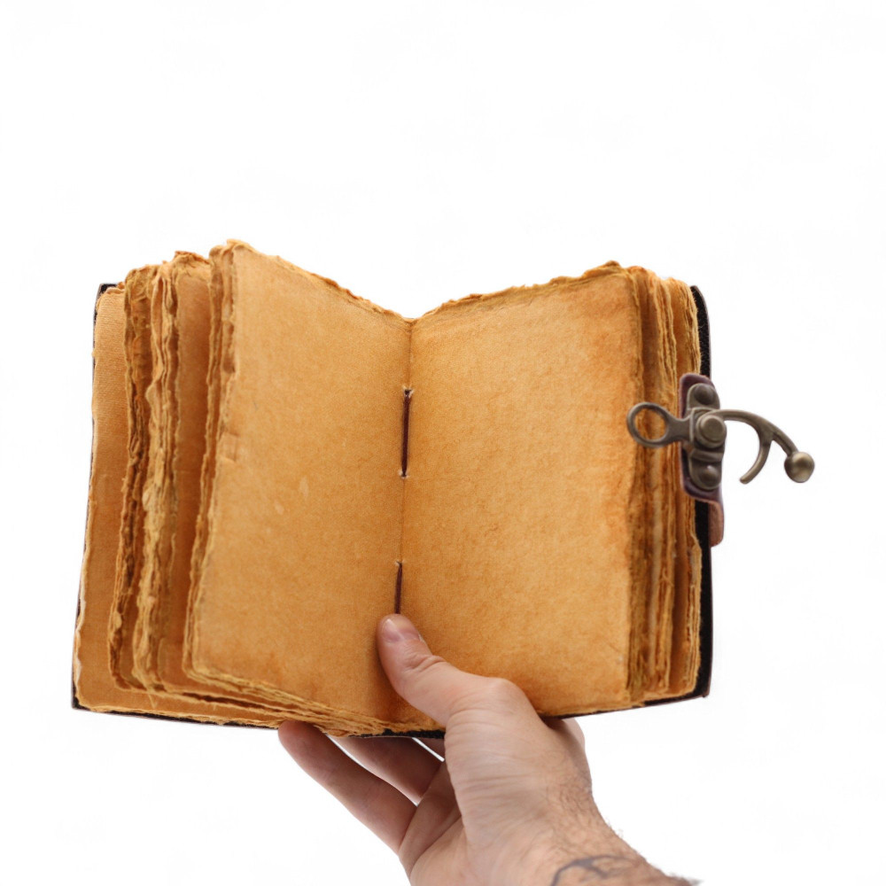 Carnet en cuir épais à bords frangés - Le livre des histoires inédites - 15 x 10 cm