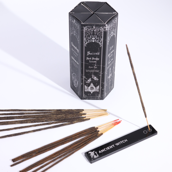 Présentoir à encens en forme de pyramide - Coffret de 5 senteurs et sorts de sorcières anciennes