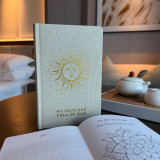 Journal de gratitude ivoire avec doublure dorée - 120 pages - Mes journées sont remplies de soleil