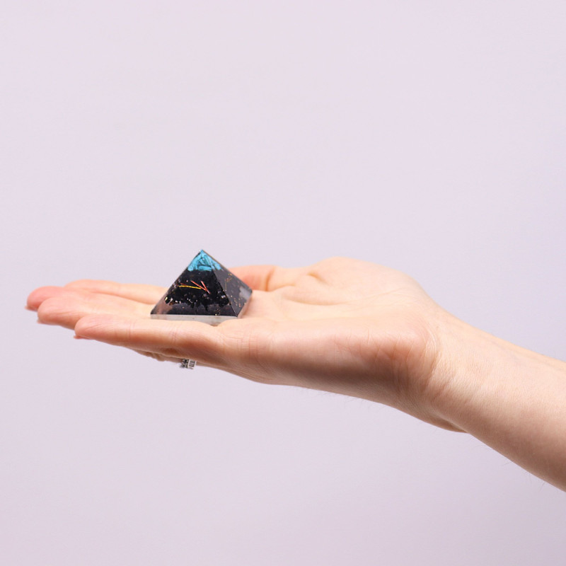 Pyramide d'orgonite SM 25 mm Gemchips et cuivre