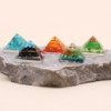 Pyramide d'orgonite SM 25 mm Gemchips et cuivre