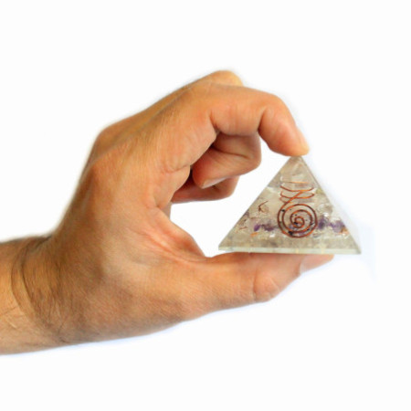 Pyramide d'orgonite moyenne 55 mm Gemchips et cuivre