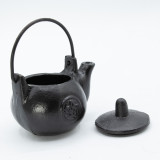 Petit pot rituel en fonte à pentagone 8x8x10cm