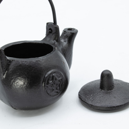Petit pot rituel en fonte à pentagone 8x8x10cm