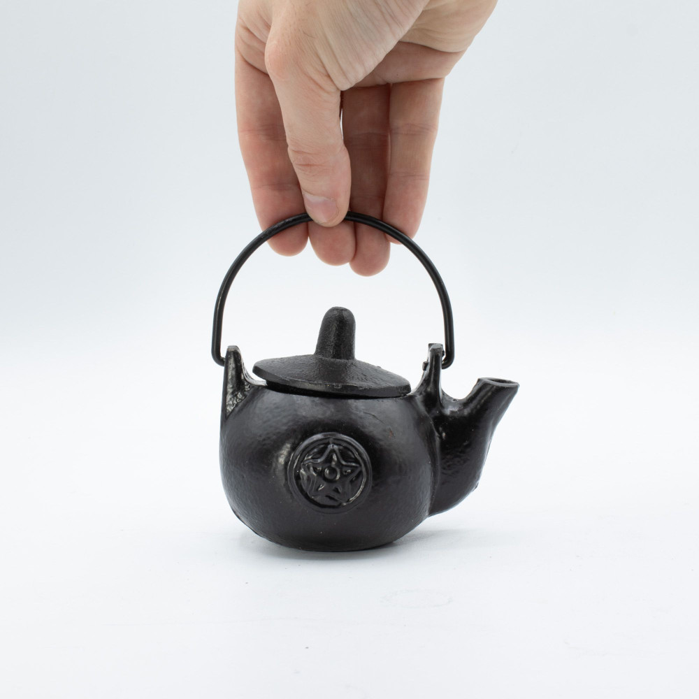 Petit pot rituel en fonte à pentagone 8x8x10cm