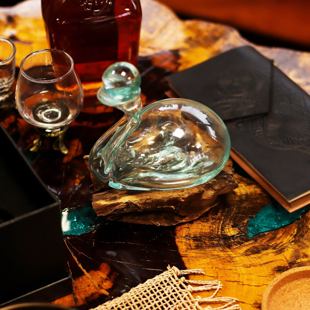 Carafe canard en verre fondu sur bois avec bouchon 19 cm