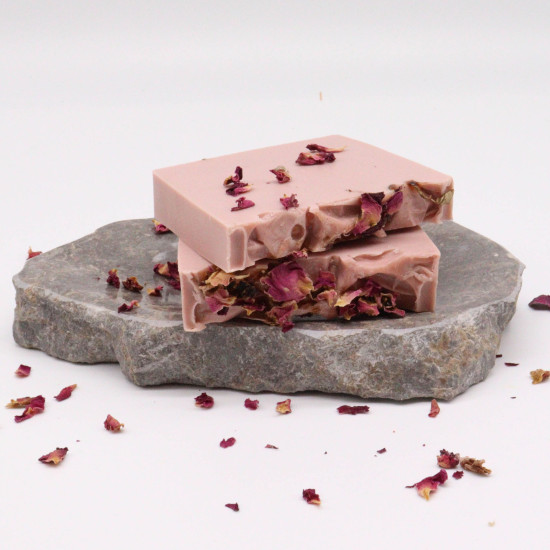 Lot de 13 savons à la rose et à la vanille