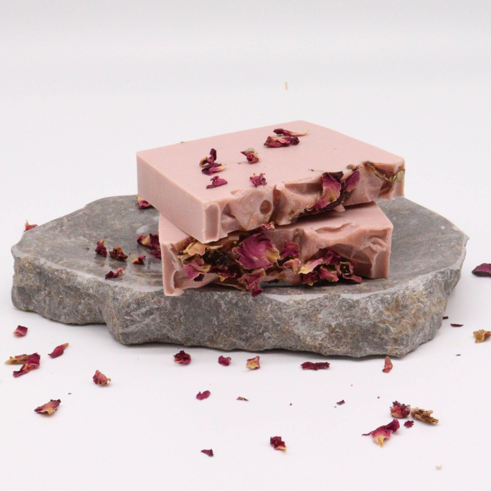 Lot de 13 savons à la rose et à la vanille