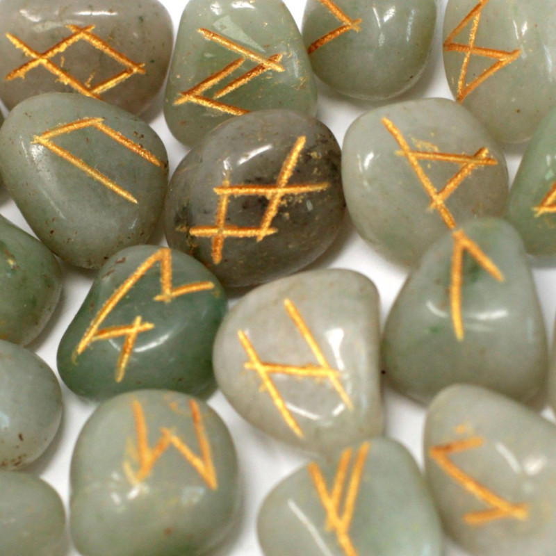 Ensemble de pierres runiques dans une pochette - Aventurine verte
