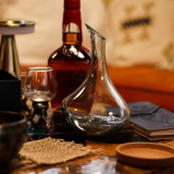 Mini carafe en verre fondu sur bois 20 cm