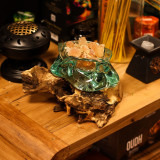 Cendrier/bougeoir en verre fondu épais sur bois 23 cm