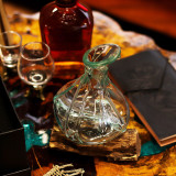 Mini carafe décorative en verre fondu sur bois 24 cm