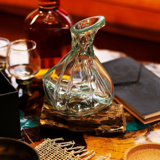 Mini carafe décorative en verre fondu sur bois 24 cm