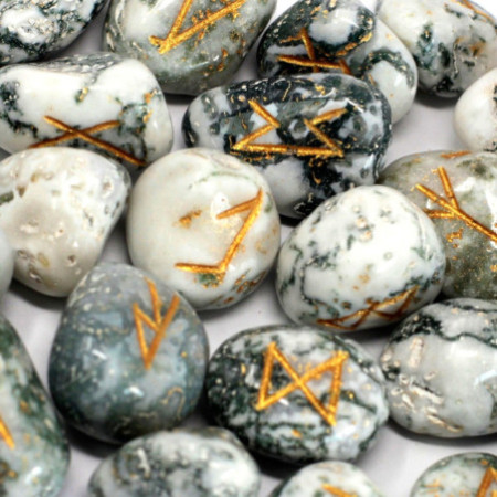 Ensemble de pierres runiques dans une pochette - Agate arborescente