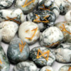 Ensemble de pierres runiques dans une pochette - Agate arborescente