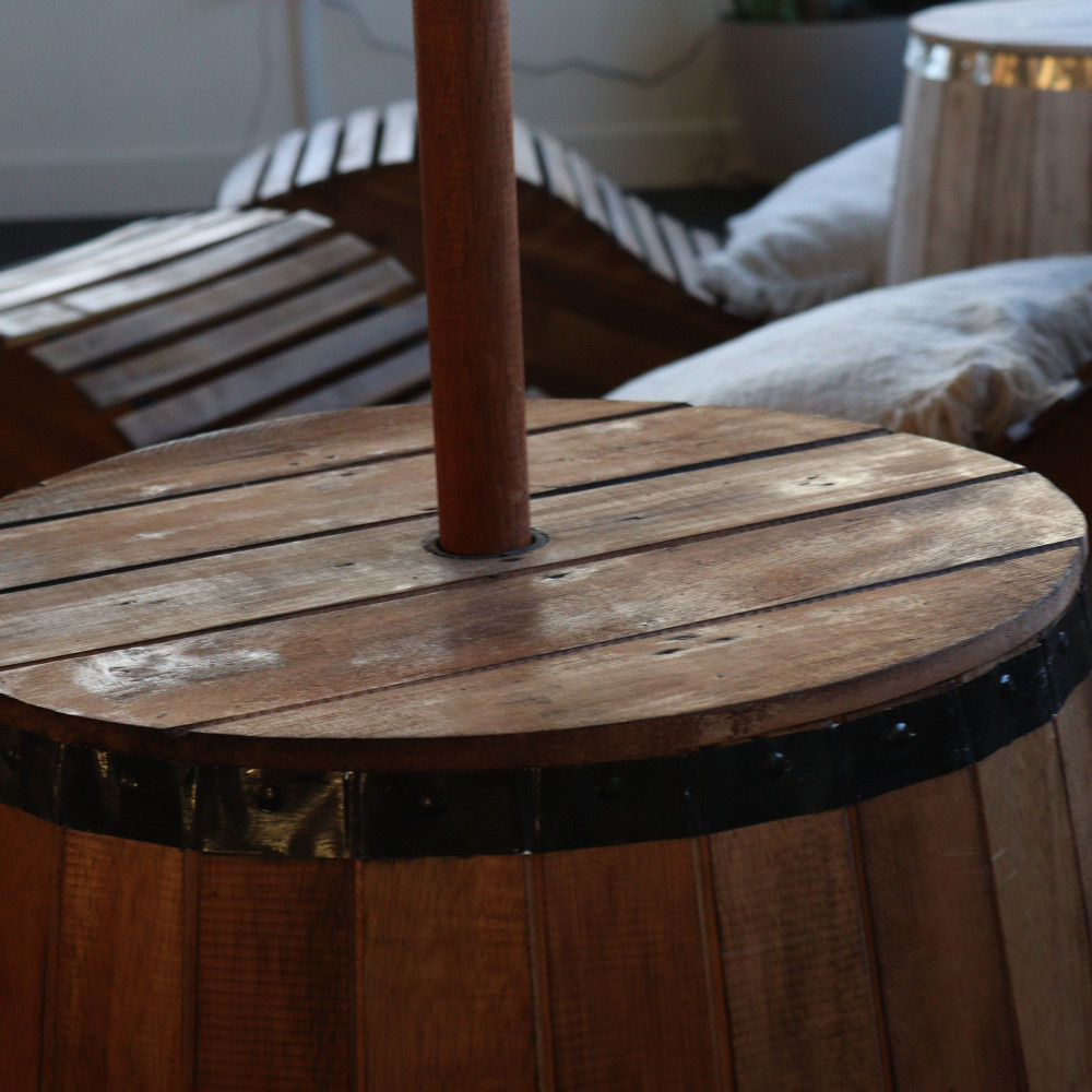 Table d'appoint et support pour parasol en tonneau de bière - Bois naturel 60 x 48,5 cm