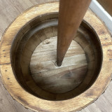 Table d'appoint et support pour parasol en tonneau de bière - Bois naturel 60 x 48,5 cm