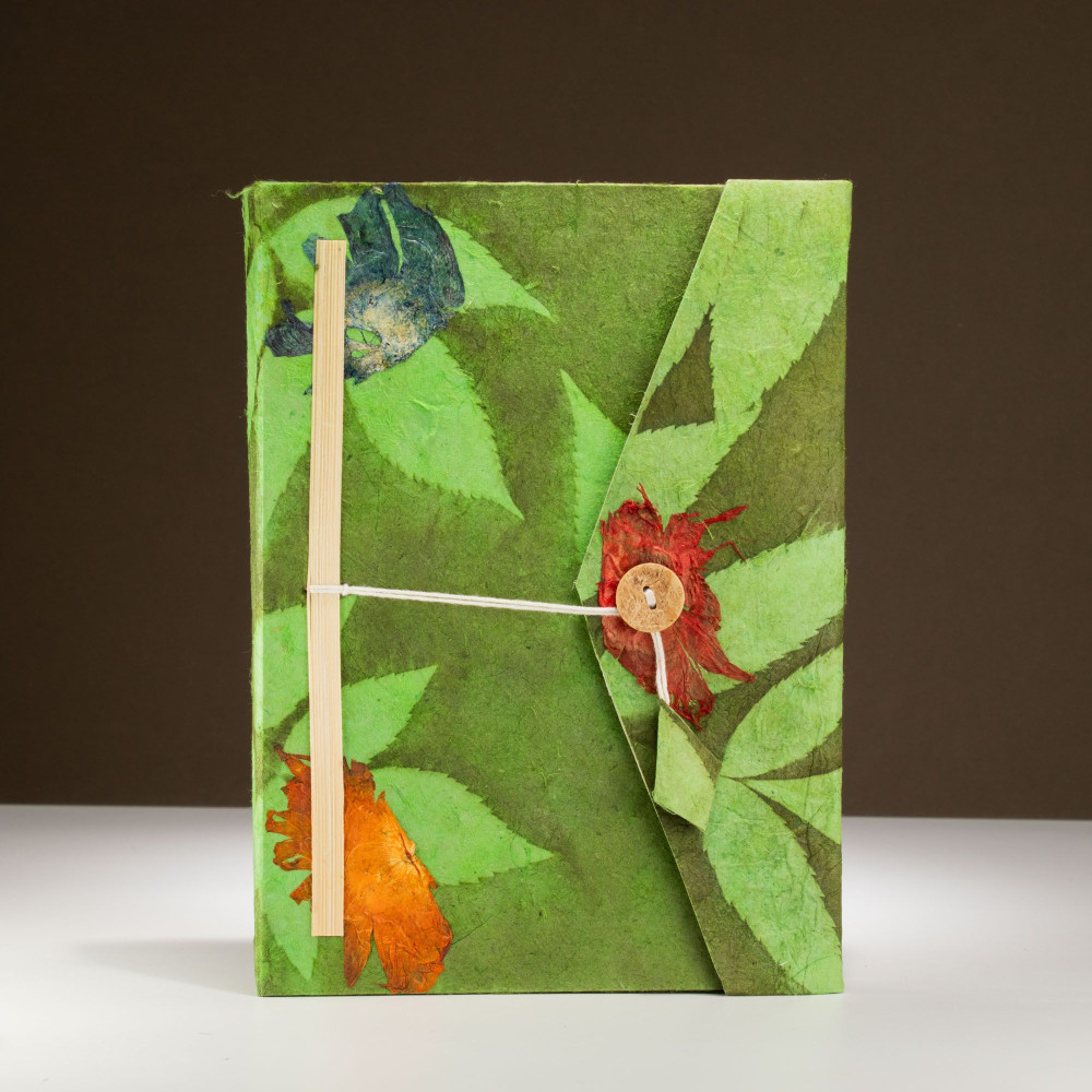 Carnet Lokta Bold Floral - Grand format (21 x 15 cm) - 45 feuilles - Marque-page inclus - Vert mousse