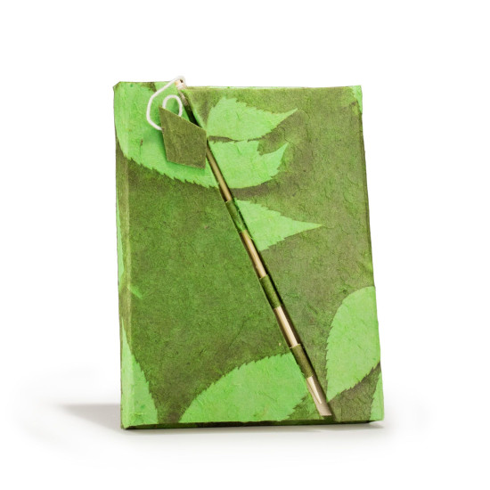Carnet Lokta Bold Floral à cadenas en bambou - Format moyen (15 x 12 cm) - 45 feuilles - Vert mousse