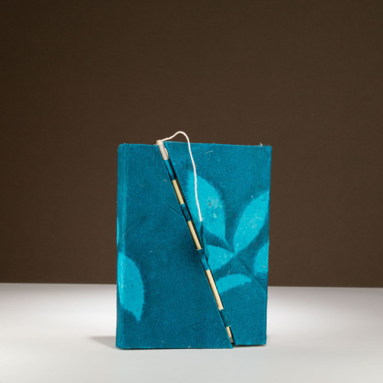Carnet Lokta Bold Floral à cadenas en bambou - Format moyen (15 x 12 cm) - 45 feuilles - Bleu nuit