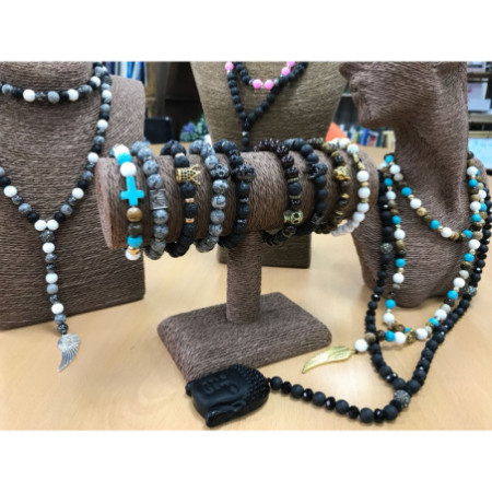 Casque de chevalier / Pierre de lave - Bracelet en pierres précieuses