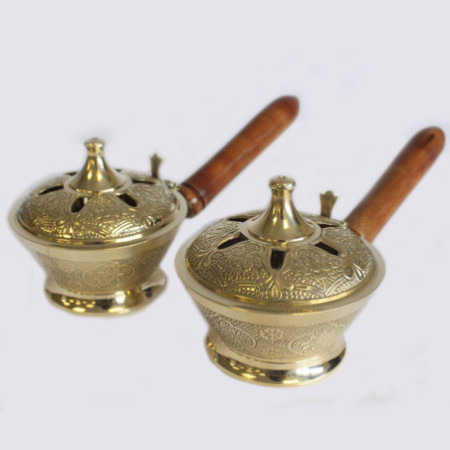 Brûleur d'encens en encensoir orné