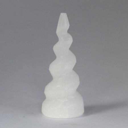 Tour en corne de licorne spirale en sélénite - 10 cm
