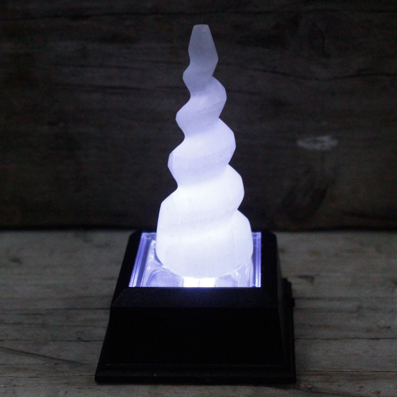 Tour en corne de licorne spirale en sélénite - 10 cm