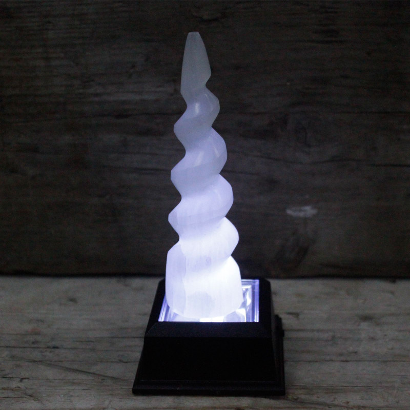 Tour en corne de licorne spirale en sélénite - 15 cm