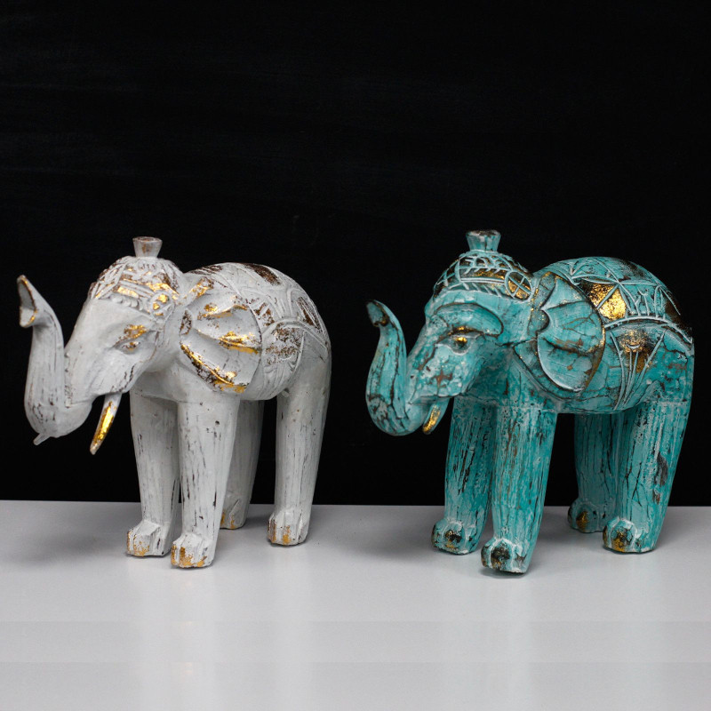 Éléphant sculpté en bois - Or blanc