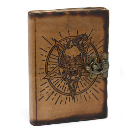Carnet de notes en cuir avec pentagone et crâne avec détails de brûlures (18 x 13 cm)