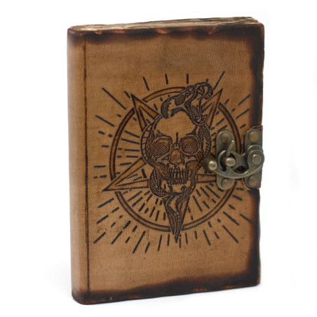 Carnet de notes en cuir avec pentagone et crâne avec détails de brûlures (18 x 13 cm)