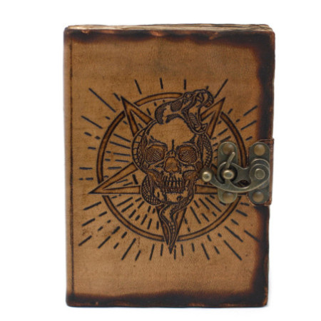 Carnet de notes en cuir avec pentagone et crâne avec détails de brûlures (18 x 13 cm)