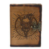 Carnet de notes en cuir avec pentagone et crâne avec détails de brûlures (18 x 13 cm)