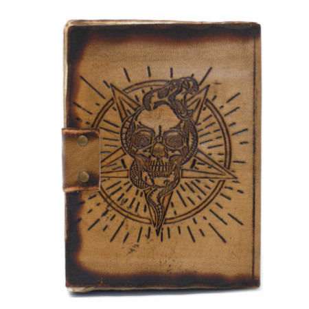 Carnet de notes en cuir avec pentagone et crâne avec détails de brûlures (18 x 13 cm)