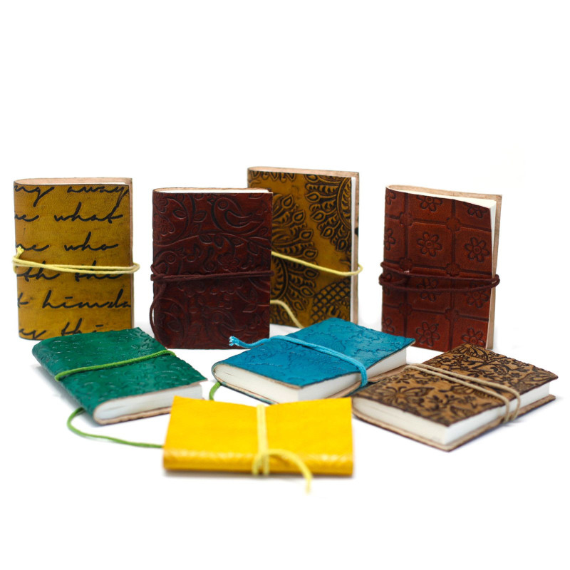 Mini carnet en cuir assorti (10x7,5 cm) - 1 pièce