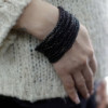 Bracelet jonc multi-perles avec fermoir en bois - Couleurs assorties