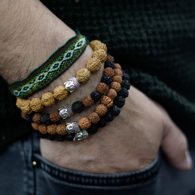 Assortiment de bracelets Rudraksha Buddah