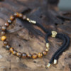 Bracelet en fil noir plaqué or 18 carats avec pierres précieuses - œil de tigre